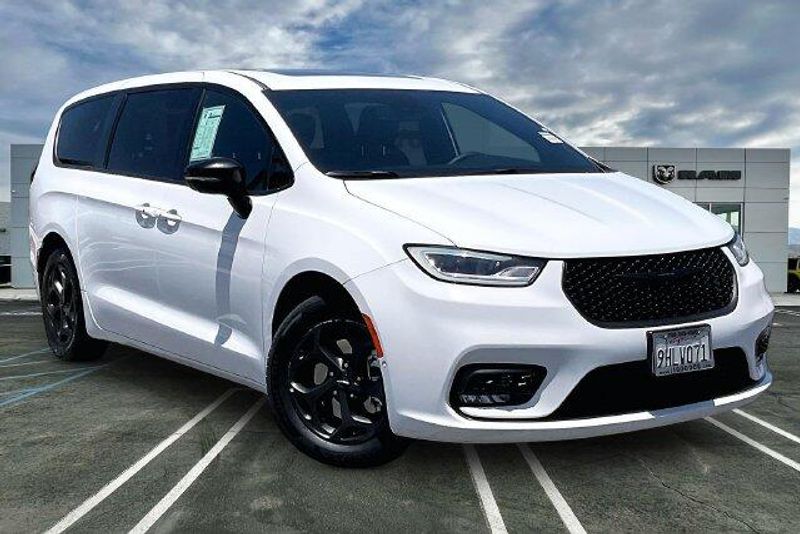 Used 2023 Chrysler Pacifica Hybrid LimitedImage 12
