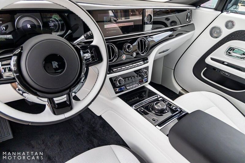 2024 Rolls-Royce Spectre Image 9