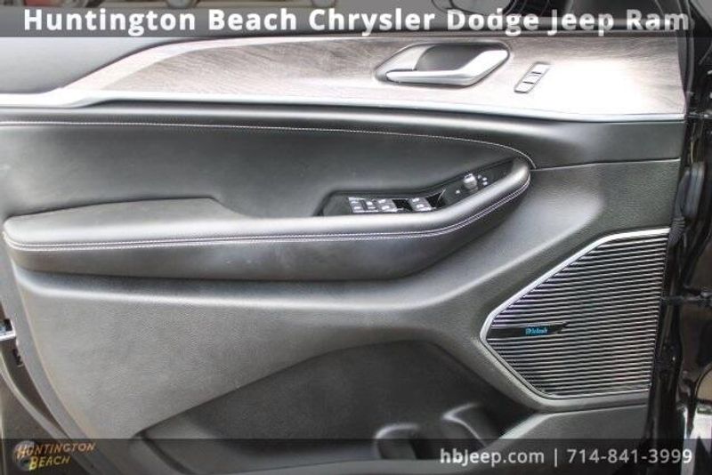 2021 Jeep Grand Cherokee L OverlandImage 11