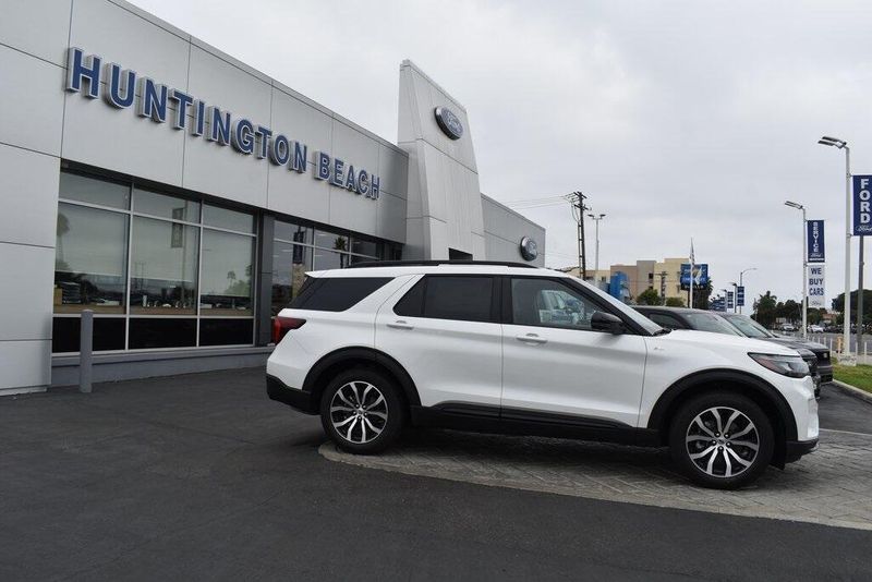 New 2025 Ford Explorer ST-LineImage 3