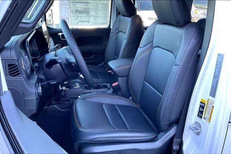 New 2025 Jeep Wrangler 4-door SaharaImage 8