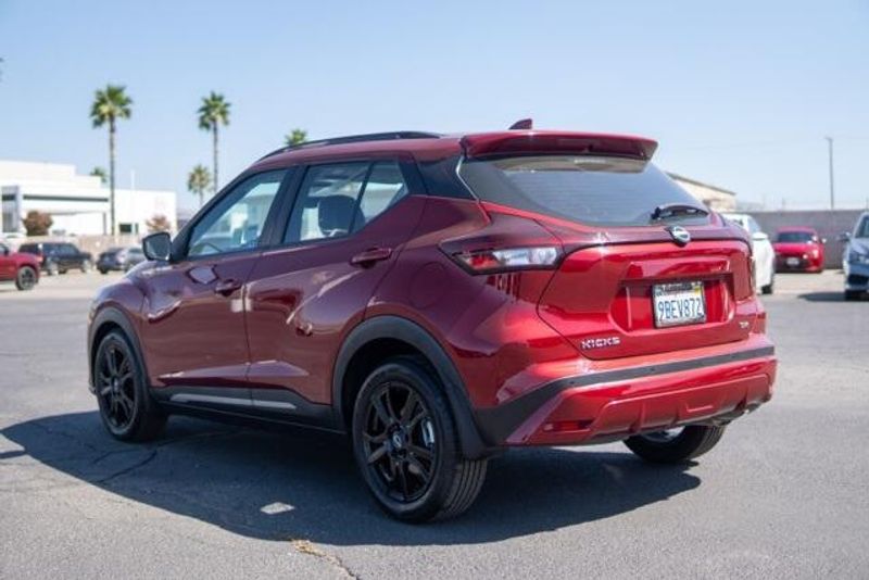 Used 2022 Nissan Kicks SRImage 5