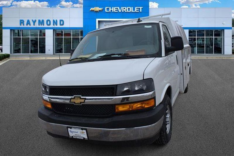 New 2025 Chevrolet Express 3500 Work VanImage 8