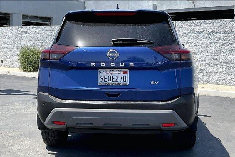 Used 2023 Nissan Rogue SVImage 3