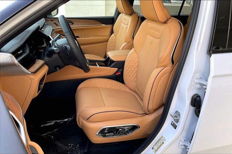New 2026 Jeep Grand Cherokee L Summit 4x4Image 8