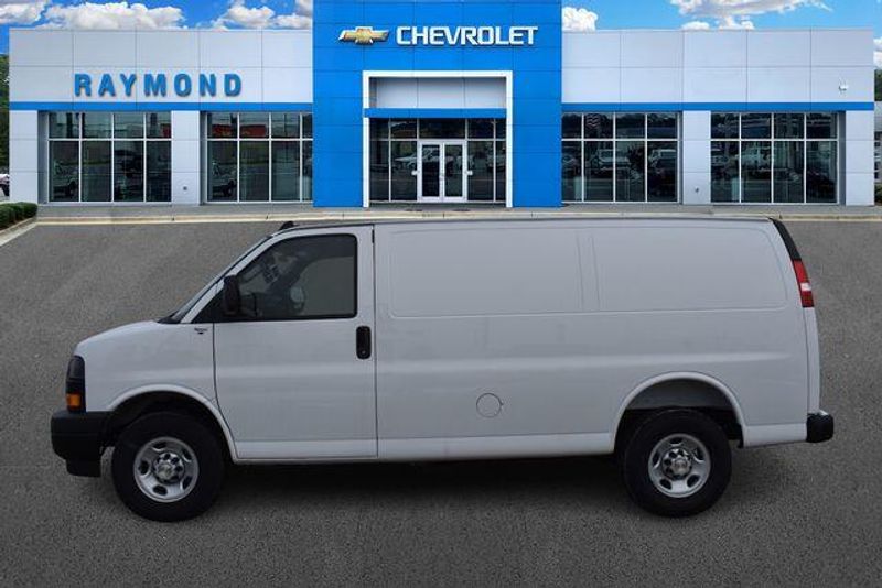 New 2025 Chevrolet Express 2500 Work VanImage 7