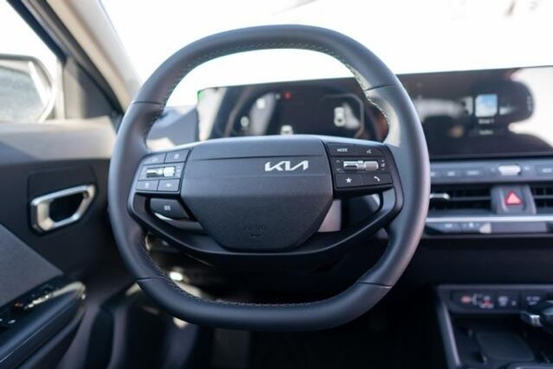 New 2025 Kia K4 EXImage 17