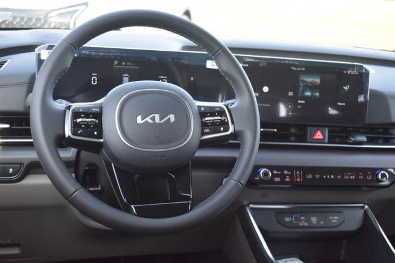 New 2026 Kia Carnival Hybrid EXImage 21