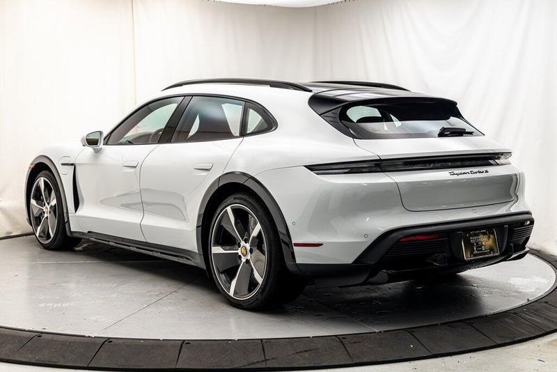 2023 Porsche Taycan Image 3