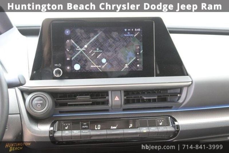 2023 Toyota Prius XLEImage 12