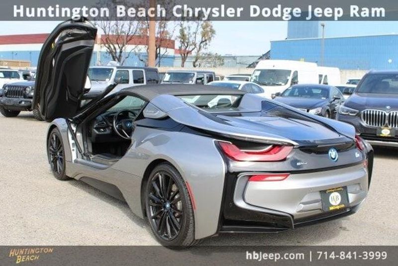 2019 BMW i8 BaseImage 12