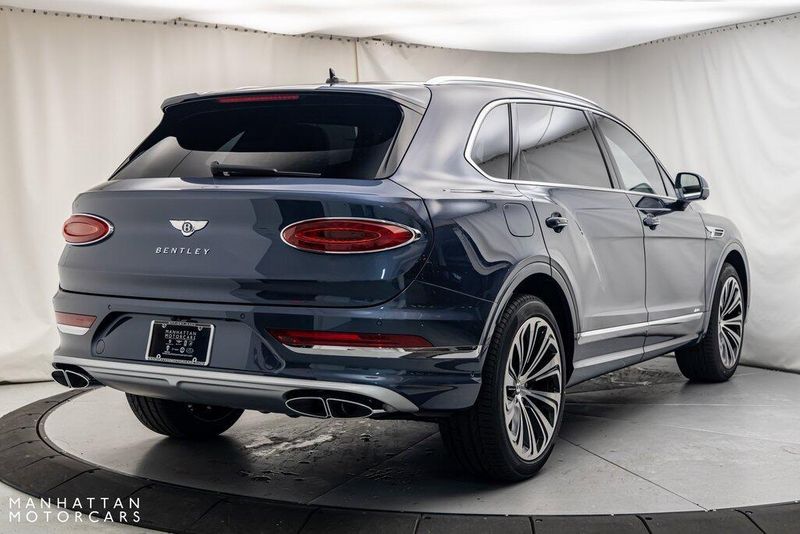 2024 Bentley Bentayga EWB V8Image 5