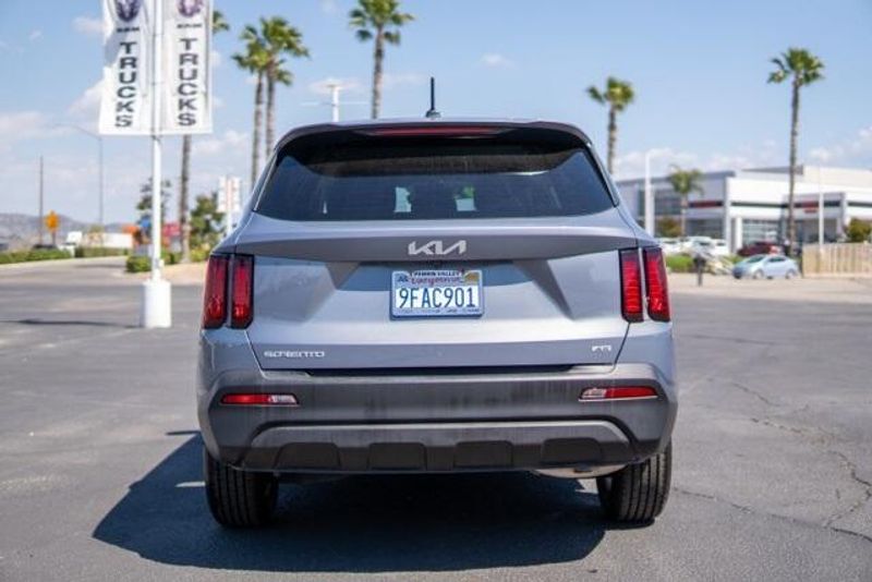 2023 Kia Sorento LXImage 6