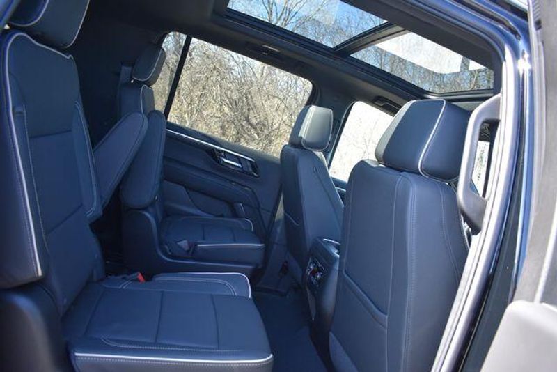 New 2026 Chevrolet Suburban PremierImage 19