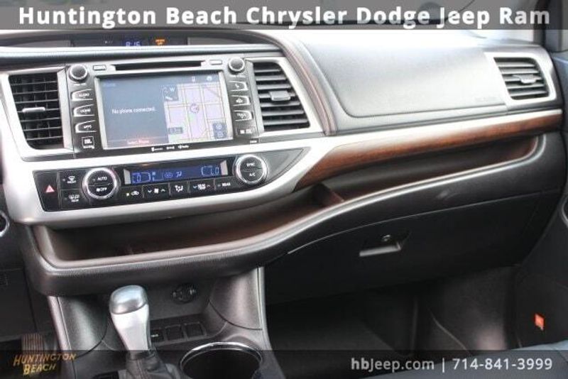 2016 Toyota Highlander LimitedImage 15