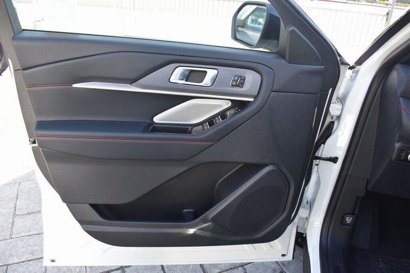 New 2025 Ford Explorer STImage 15