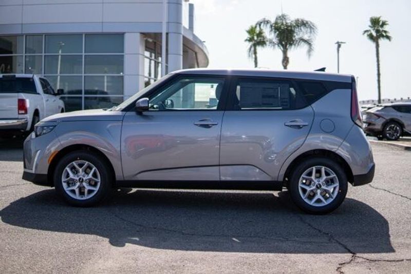New 2025 Kia Soul LXImage 4