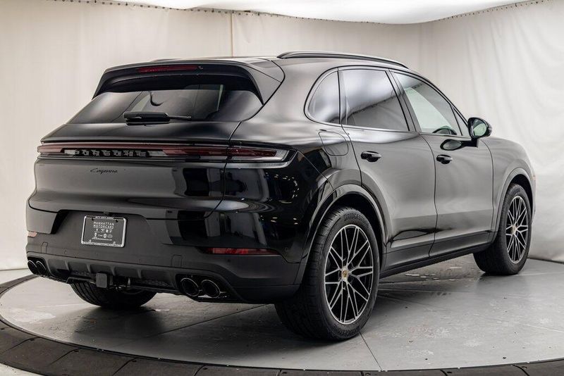 2024 Porsche Cayenne BaseImage 5