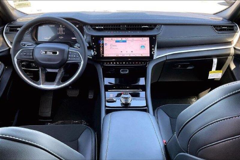 New 2027 Jeep Grand Cherokee Laredo Altitude 4x4Image 4