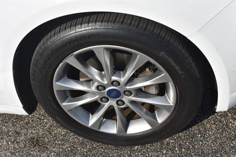 Used 2017 Ford Fusion SEImage 11