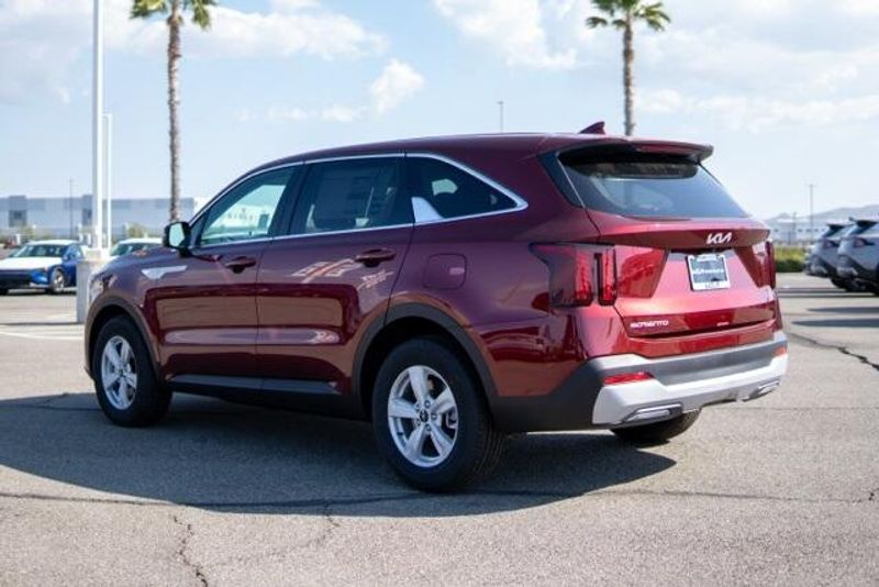 2025 Kia Sorento LXImage 5