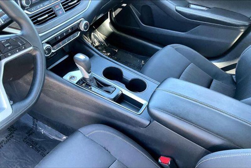 Used 2025 Nissan Altima 2.5 SVImage 17