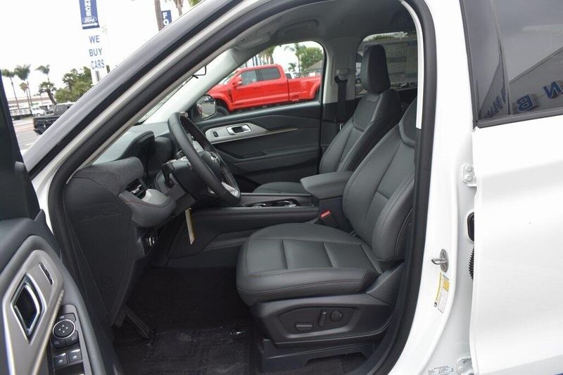 New 2025 Ford Explorer ActiveImage 15