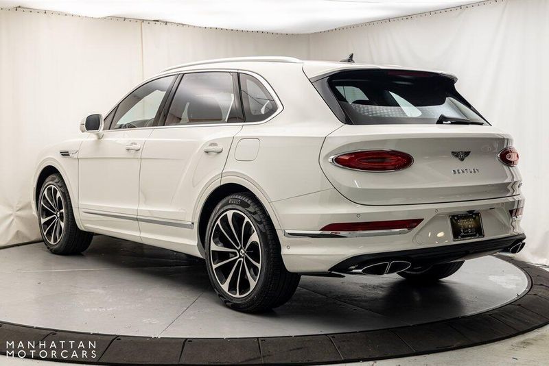 2024 Bentley Bentayga Image 9