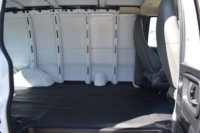 New 2025 Chevrolet Express 3500 Work VanImage 14