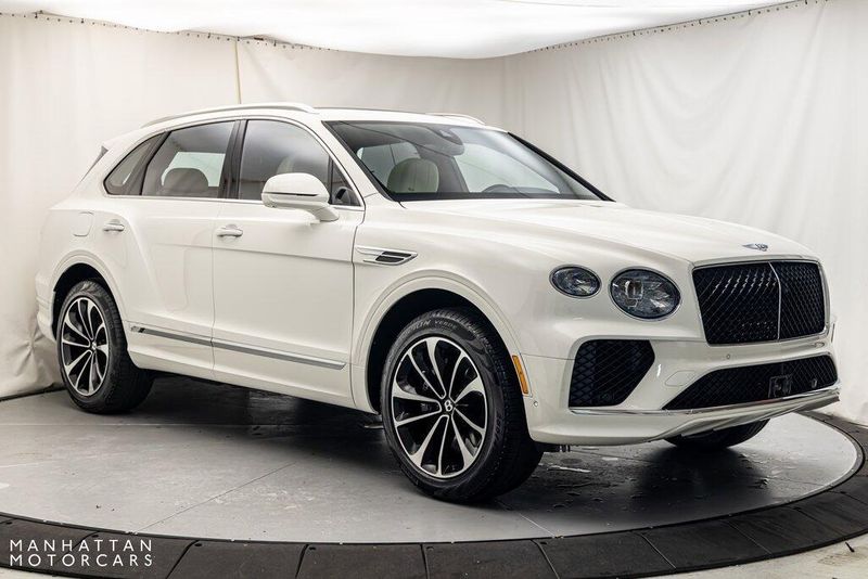 2024 Bentley Bentayga V8Image 7