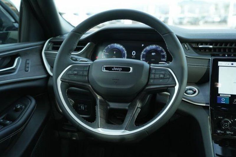 Used 2025 Jeep Grand Cherokee L LimitedImage 17