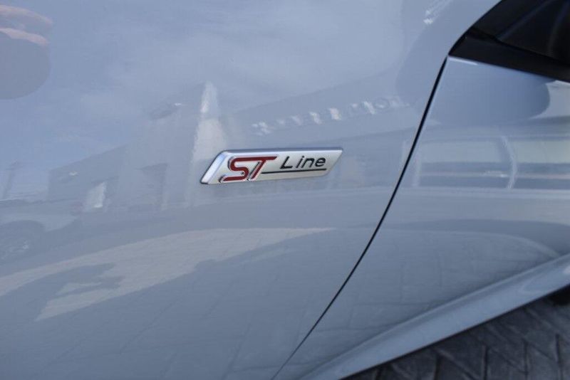 New 2025 Ford Escape ST-LineImage 5