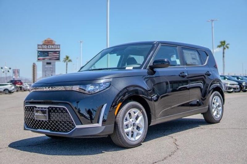 New 2025 Kia Soul LXImage 3