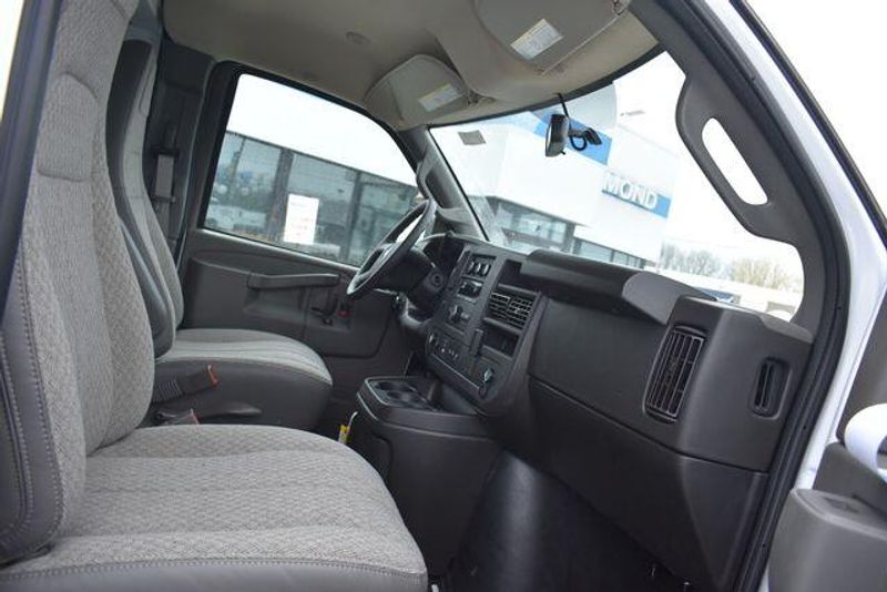 New 2025 Chevrolet Express 3500 Work VanImage 13