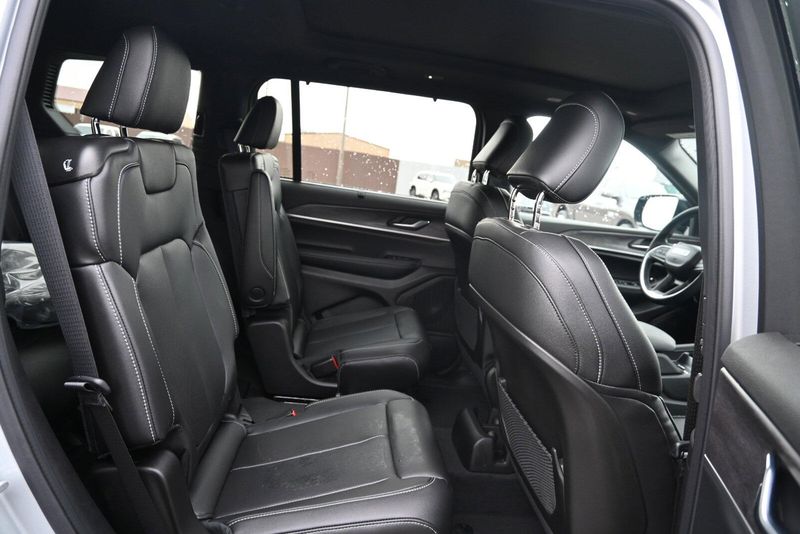 2025 Jeep Grand Cherokee L LimitedImage 17