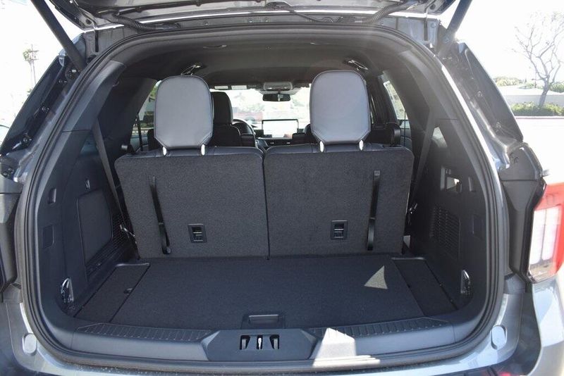 2025 Ford Explorer ST-LineImage 6