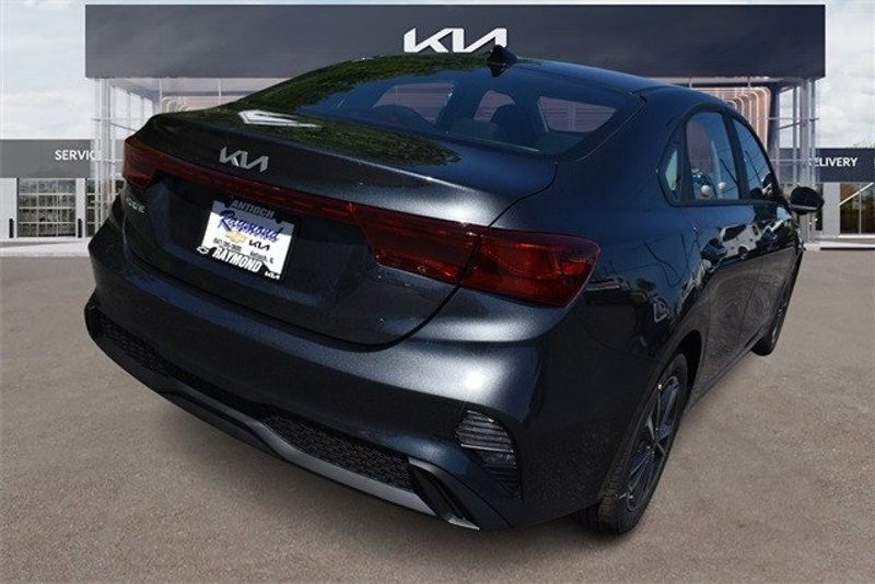 2024 Kia Forte LXSImage 3