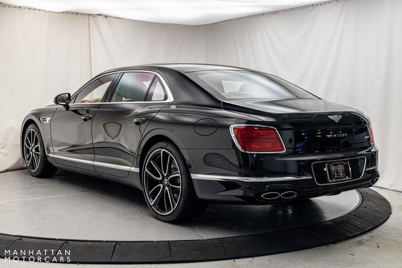 2024 Bentley Flying Spur Image 3