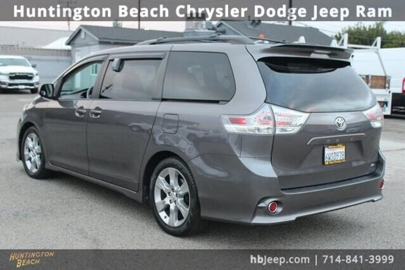 2012 Toyota Sienna BaseImage 6