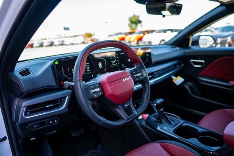 New 2025 Kia K4 GT-LineImage 10