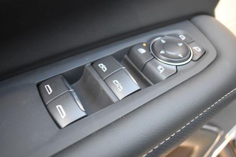 New 2026 Chevrolet Suburban PremierImage 29