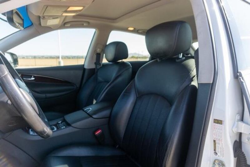 Used 2017 INFINITI QX50 BaseImage 11