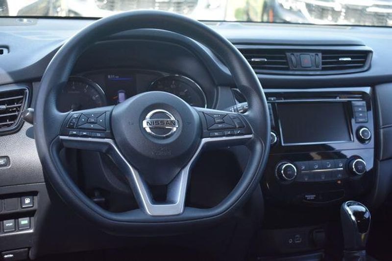 Used 2018 Nissan Rogue SImage 17