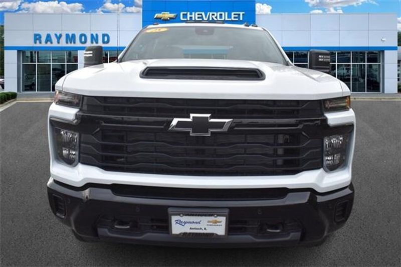 New 2025 Chevrolet Silverado 2500HD CustomImage 8