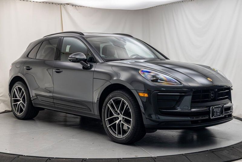 2024 Porsche Macan BaseImage 7