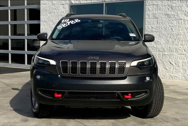 Used 2019 Jeep Cherokee TrailhawkImage 2