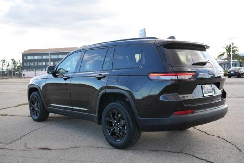 Used 2024 Jeep Grand Cherokee L AltitudeImage 5