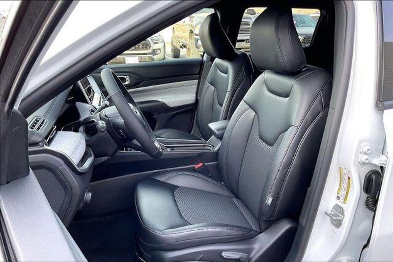 New 2026 Jeep Compass Latitude 4x4Image 8