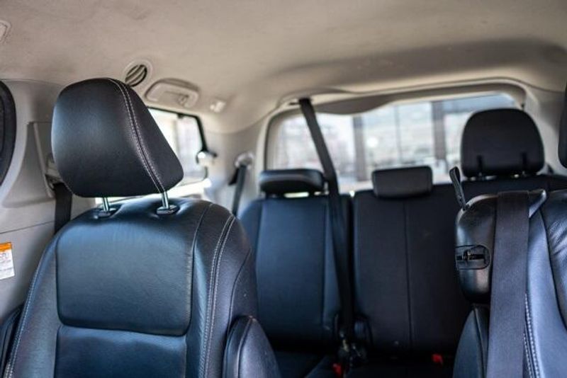 2019 Toyota Sienna SEImage 14