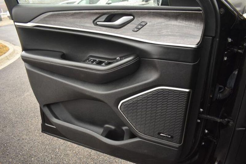 Used 2021 Jeep Grand-Cherokee-L LimitedImage 40